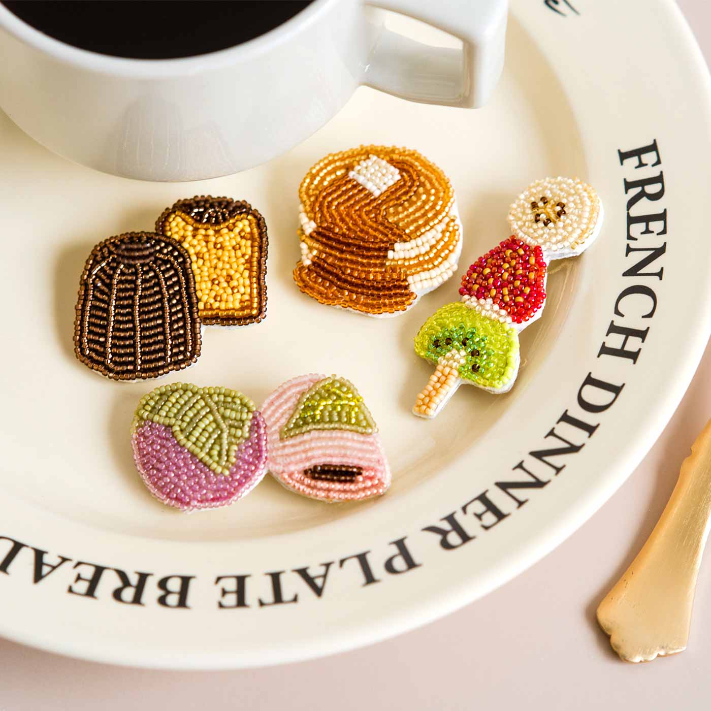 Couturier[クチュリエ]|ビーズで刺しゅうするはらぺこブローチの会〈スイーツ〉